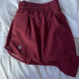 Lululemon shorts hotty hots